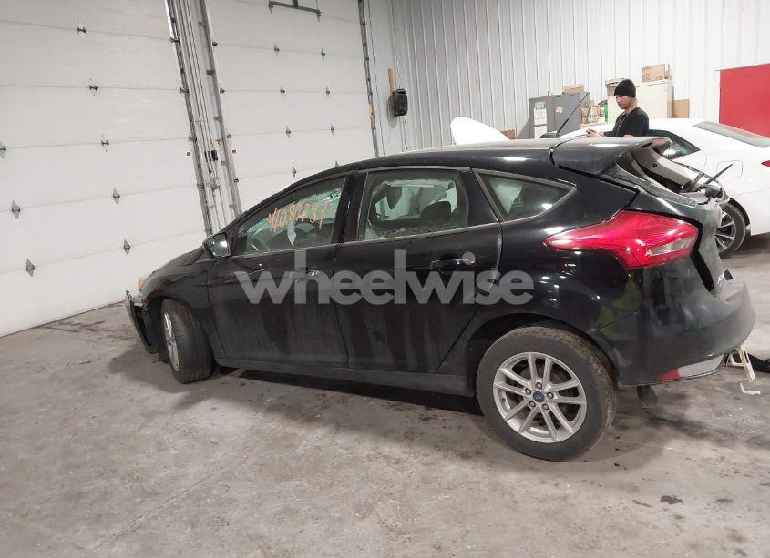 Photo 13 of 2018 Ford Focus SE (VIN 1FADP3K22JL206035)
