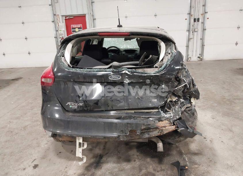 Photo 15 of 2018 Ford Focus SE (VIN 1FADP3K22JL206035)