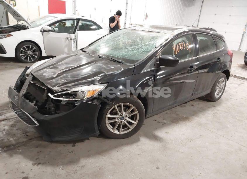 Photo 2 of 2018 Ford Focus SE (VIN 1FADP3K22JL206035)