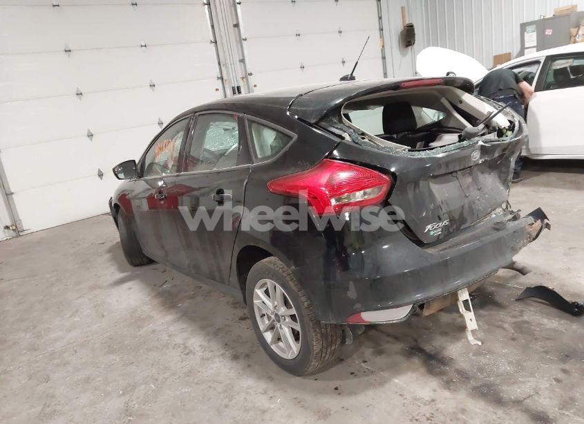 Photo 3 of 2018 Ford Focus SE (VIN 1FADP3K22JL206035)