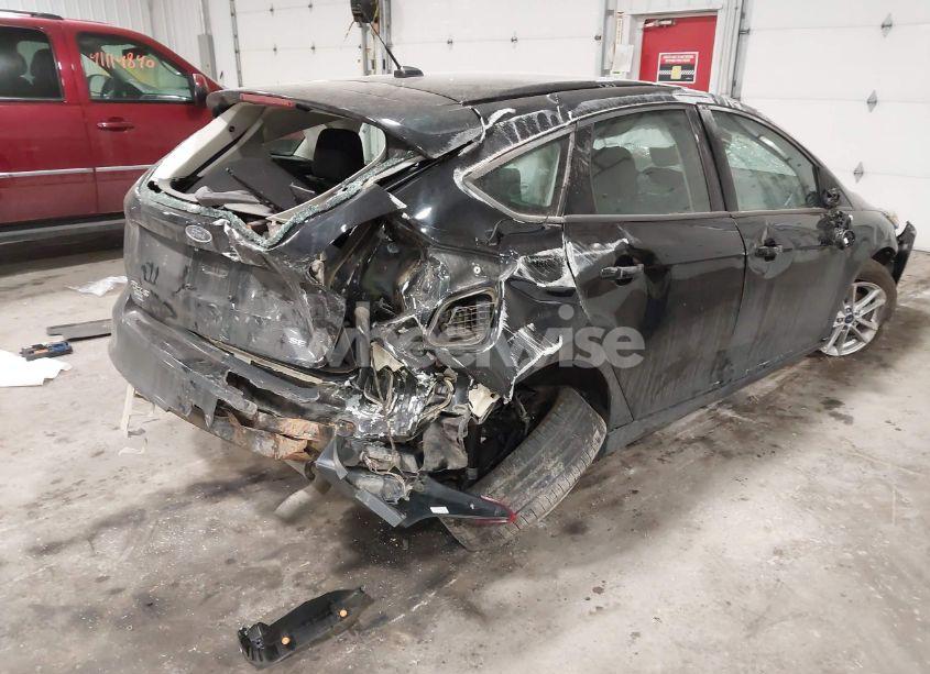 Photo 4 of 2018 Ford Focus SE (VIN 1FADP3K22JL206035)