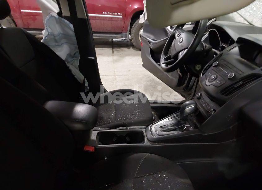Photo 5 of 2018 Ford Focus SE (VIN 1FADP3K22JL206035)