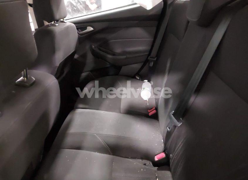 Photo 8 of 2018 Ford Focus SE (VIN 1FADP3K22JL206035)