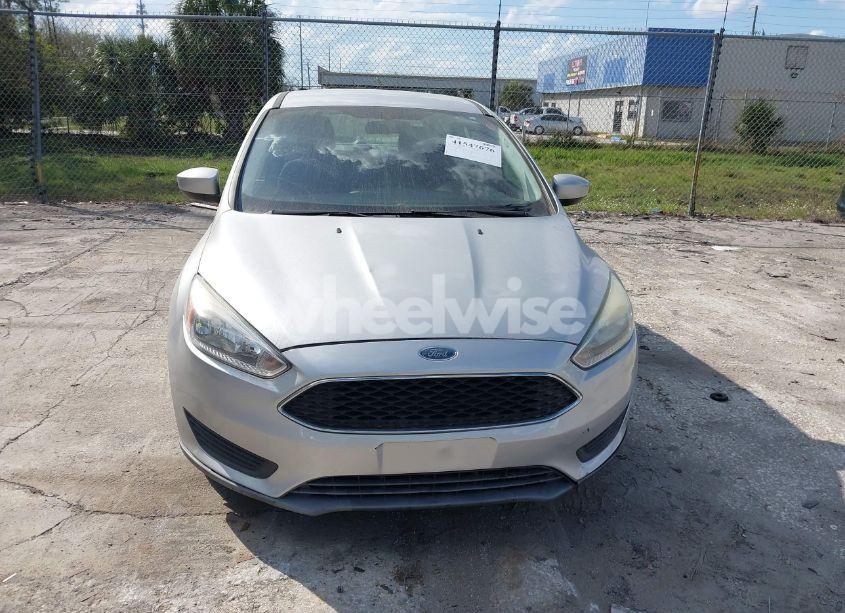 Photo 12 of 2018 Ford Focus SE (VIN 1FADP3K22JL207752)