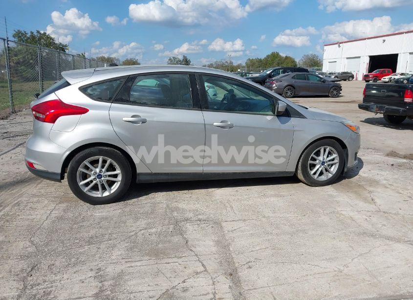 Photo 13 of 2018 Ford Focus SE (VIN 1FADP3K22JL207752)