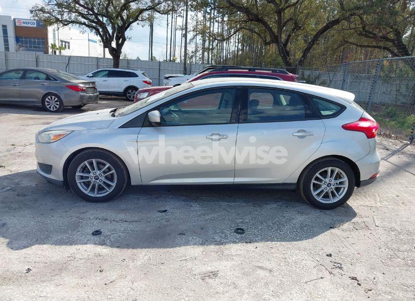 Photo 14 of 2018 Ford Focus SE (VIN 1FADP3K22JL207752)
