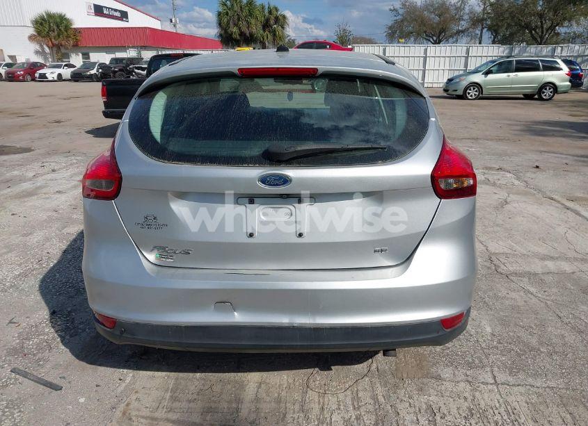 Photo 16 of 2018 Ford Focus SE (VIN 1FADP3K22JL207752)