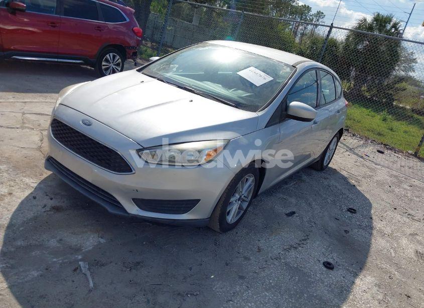 Photo 2 of 2018 Ford Focus SE (VIN 1FADP3K22JL207752)