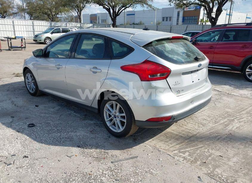 Photo 3 of 2018 Ford Focus SE (VIN 1FADP3K22JL207752)