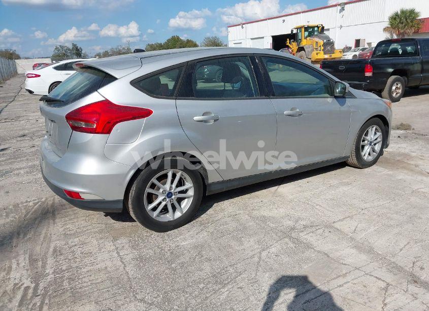 Photo 4 of 2018 Ford Focus SE (VIN 1FADP3K22JL207752)