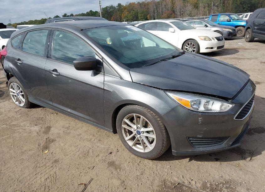 2018 Ford Focus SE (VIN 1FADP3K22JL226267) main photo