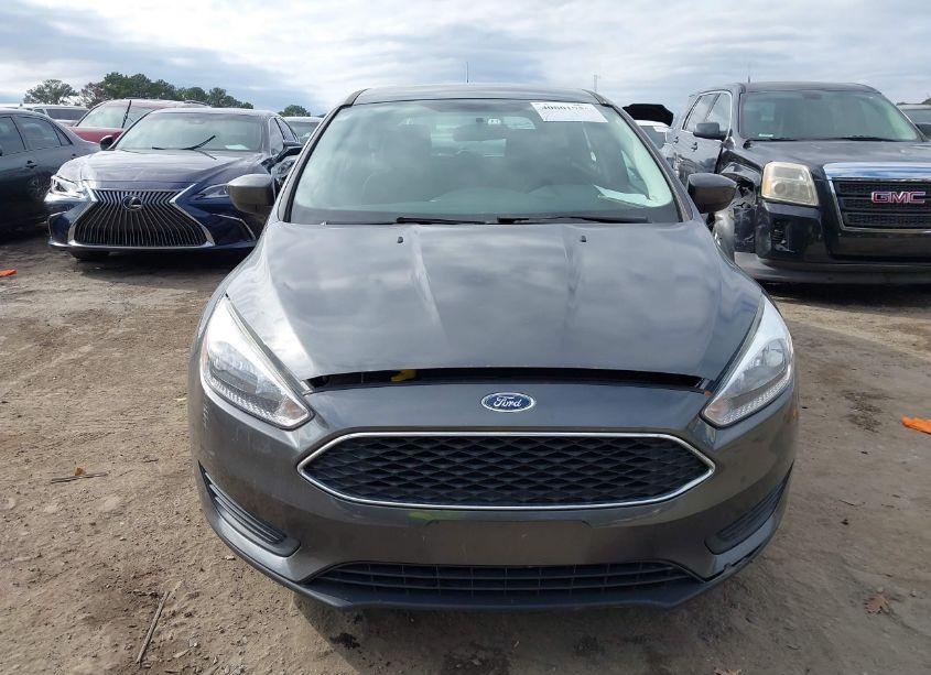 Photo 12 of 2018 Ford Focus SE (VIN 1FADP3K22JL226267)