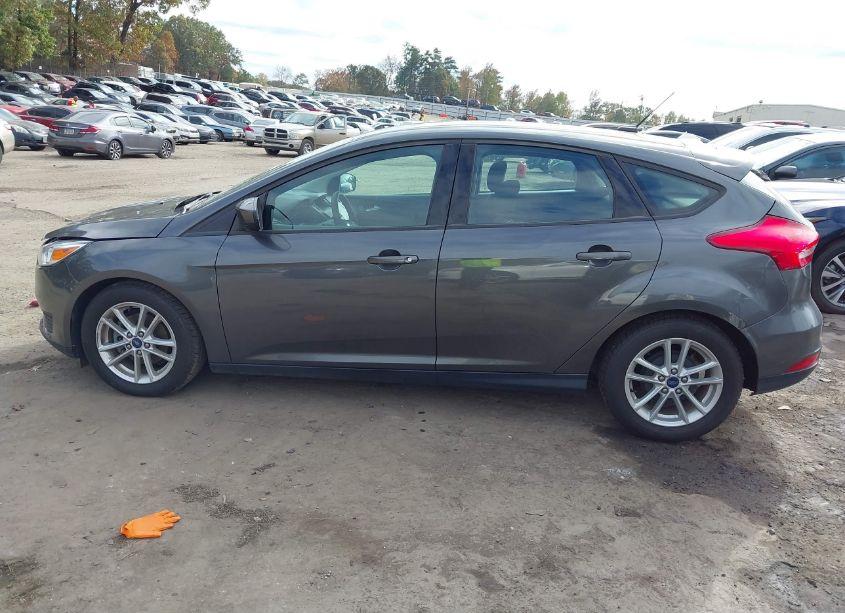 Photo 14 of 2018 Ford Focus SE (VIN 1FADP3K22JL226267)