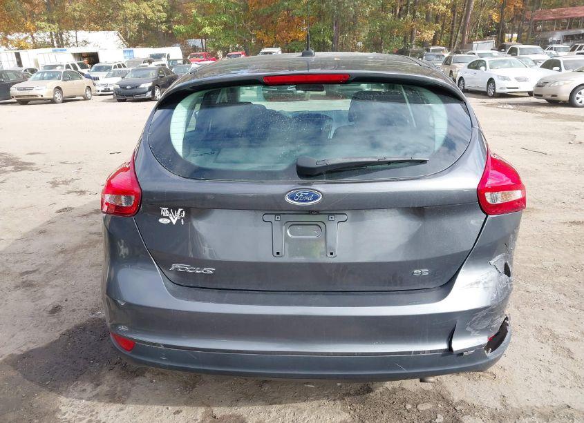 Photo 16 of 2018 Ford Focus SE (VIN 1FADP3K22JL226267)
