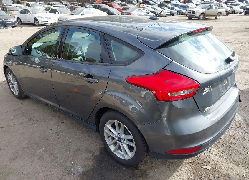 Photo 3 of 2018 Ford Focus SE (VIN 1FADP3K22JL226267)