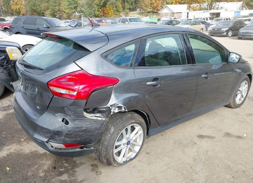 Photo 4 of 2018 Ford Focus SE (VIN 1FADP3K22JL226267)