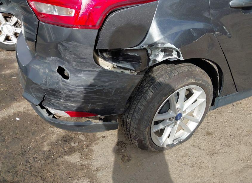 Photo 6 of 2018 Ford Focus SE (VIN 1FADP3K22JL226267)