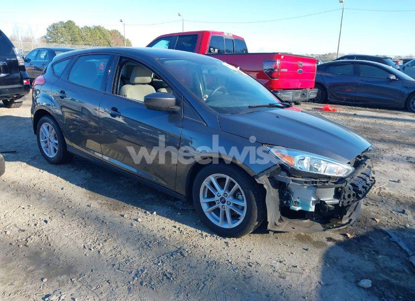 2018 Ford Focus SE (VIN 1FADP3K22JL234272) main photo