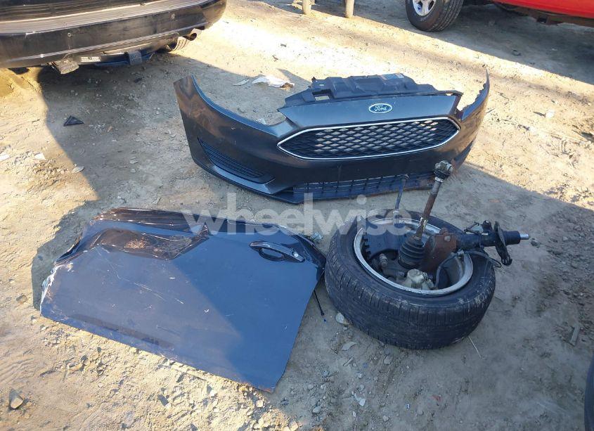 Photo 11 of 2018 Ford Focus SE (VIN 1FADP3K22JL234272)