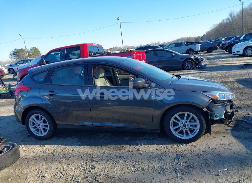 Photo 13 of 2018 Ford Focus SE (VIN 1FADP3K22JL234272)