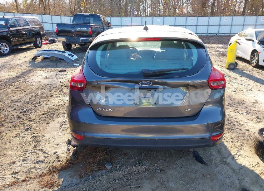 Photo 16 of 2018 Ford Focus SE (VIN 1FADP3K22JL234272)