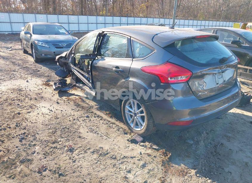 Photo 3 of 2018 Ford Focus SE (VIN 1FADP3K22JL234272)