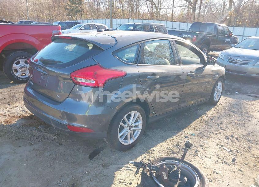 Photo 4 of 2018 Ford Focus SE (VIN 1FADP3K22JL234272)