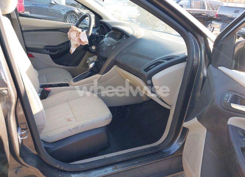 Photo 5 of 2018 Ford Focus SE (VIN 1FADP3K22JL234272)