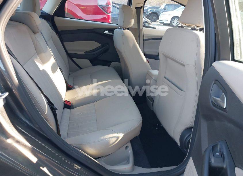 Photo 8 of 2018 Ford Focus SE (VIN 1FADP3K22JL234272)