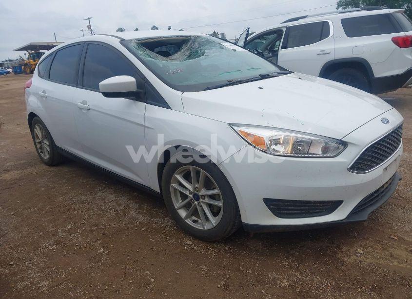 2018 Ford Focus SE (VIN 1FADP3K22JL244221) main photo