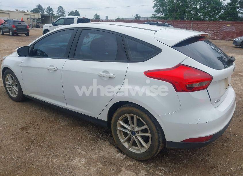 Photo 3 of 2018 Ford Focus SE (VIN 1FADP3K22JL244221)