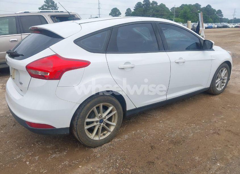 Photo 4 of 2018 Ford Focus SE (VIN 1FADP3K22JL244221)