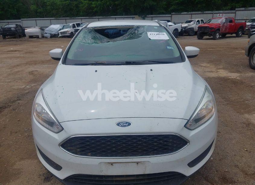 Photo 6 of 2018 Ford Focus SE (VIN 1FADP3K22JL244221)