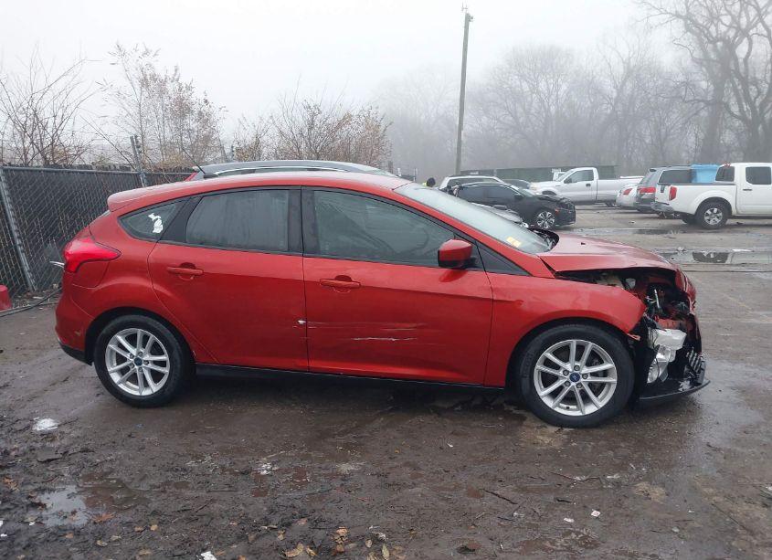 Photo 14 of 2018 Ford Focus SE (VIN 1FADP3K22JL245904)