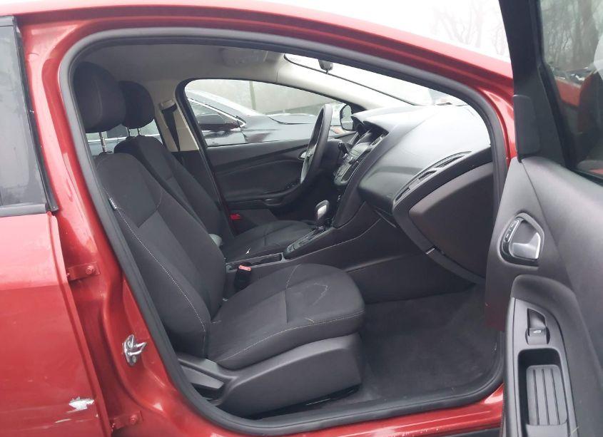 Photo 5 of 2018 Ford Focus SE (VIN 1FADP3K22JL245904)