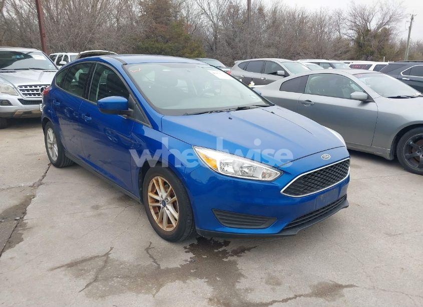2018 Ford Focus SE (VIN 1FADP3K22JL271385) main photo