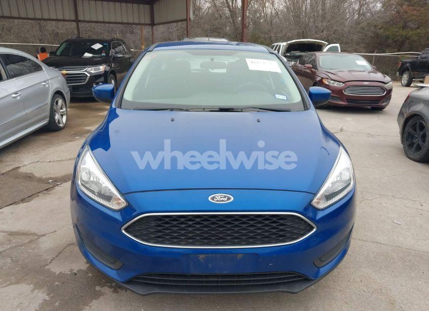 Photo 12 of 2018 Ford Focus SE (VIN 1FADP3K22JL271385)
