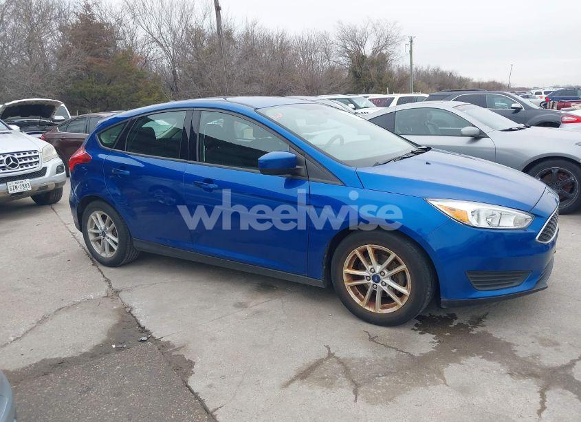 Photo 13 of 2018 Ford Focus SE (VIN 1FADP3K22JL271385)