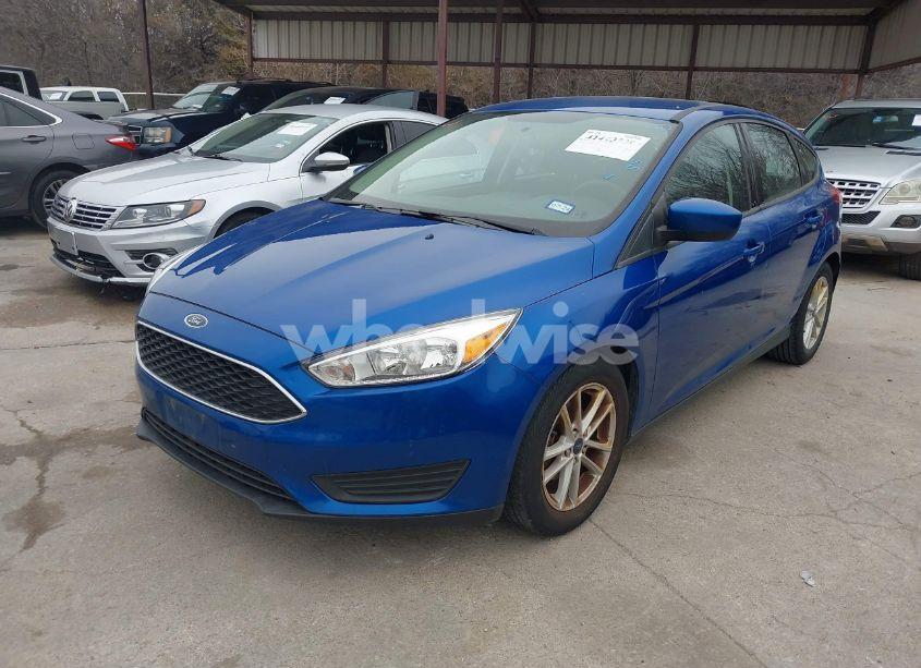 Photo 2 of 2018 Ford Focus SE (VIN 1FADP3K22JL271385)