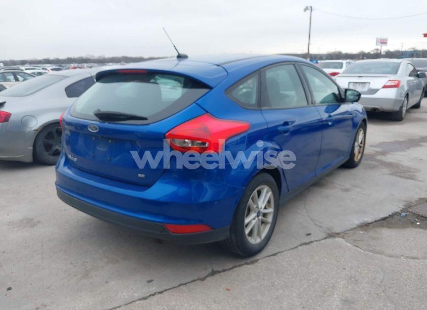 Photo 4 of 2018 Ford Focus SE (VIN 1FADP3K22JL271385)