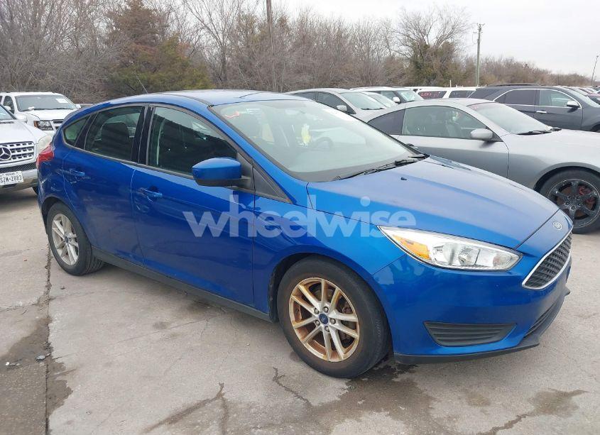 Photo 6 of 2018 Ford Focus SE (VIN 1FADP3K22JL271385)