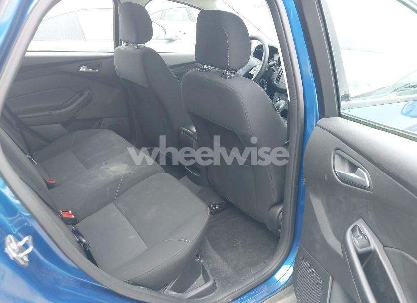 Photo 8 of 2018 Ford Focus SE (VIN 1FADP3K22JL271385)