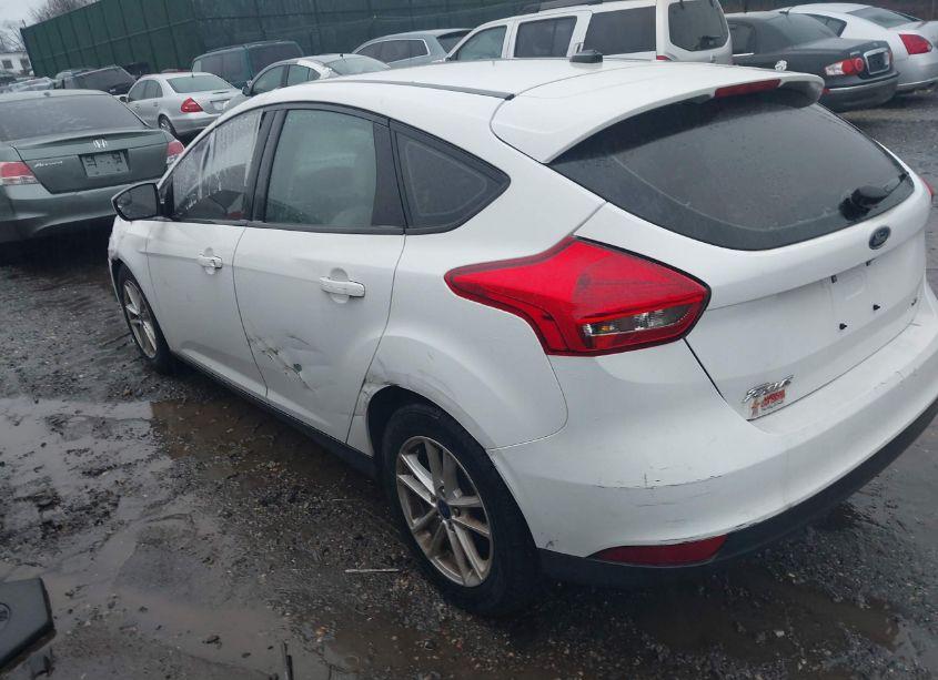 Photo 3 of 2018 Ford Focus SE (VIN 1FADP3K22JL273556)