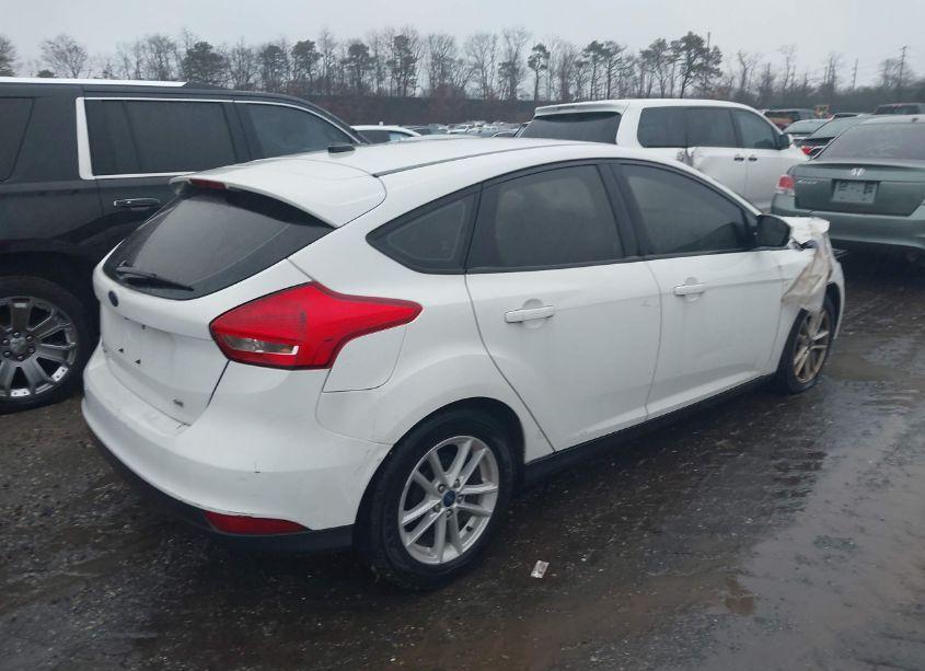 Photo 4 of 2018 Ford Focus SE (VIN 1FADP3K22JL273556)