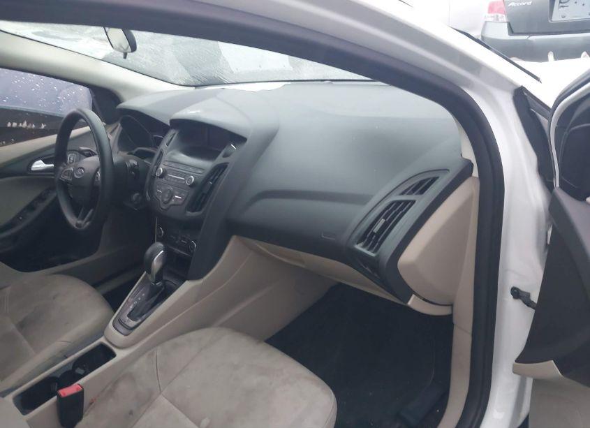 Photo 5 of 2018 Ford Focus SE (VIN 1FADP3K22JL273556)