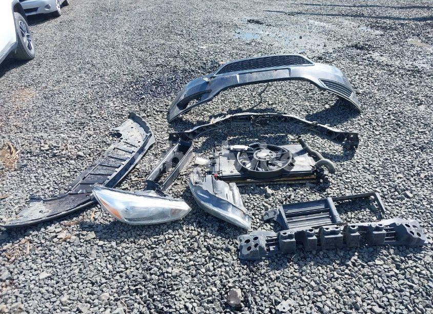 Photo 12 of 2018 Ford Focus SE (VIN 1FADP3K22JL280832)