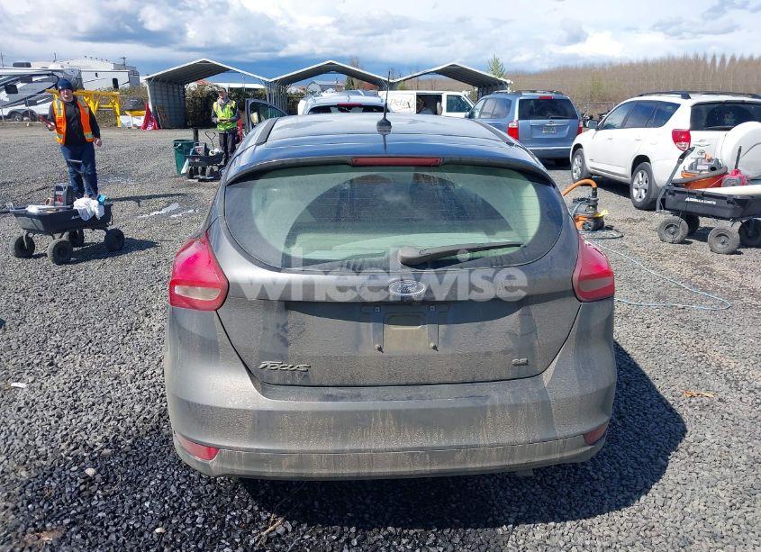 Photo 17 of 2018 Ford Focus SE (VIN 1FADP3K22JL280832)