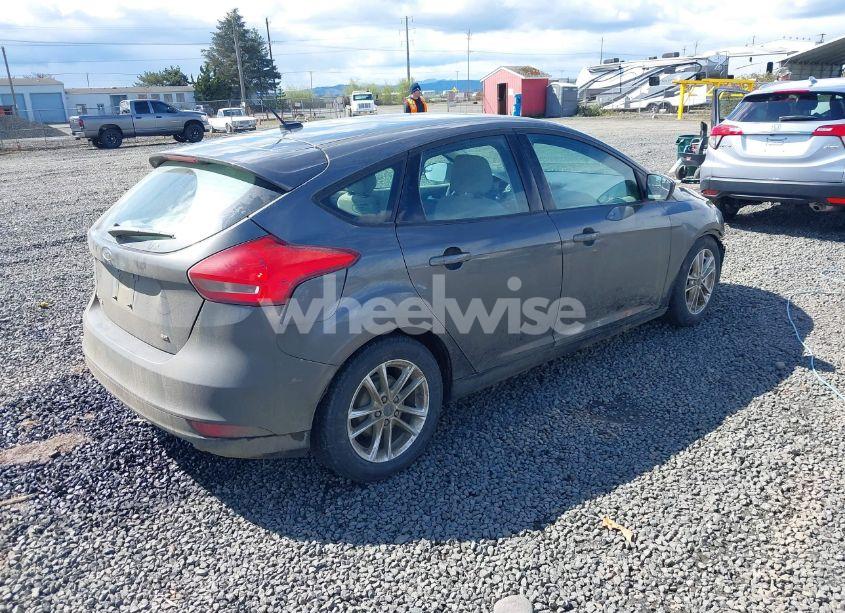 Photo 4 of 2018 Ford Focus SE (VIN 1FADP3K22JL280832)