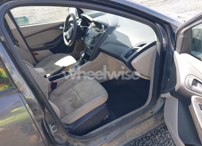 Photo 5 of 2018 Ford Focus SE (VIN 1FADP3K22JL280832)