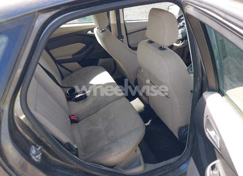 Photo 8 of 2018 Ford Focus SE (VIN 1FADP3K22JL280832)